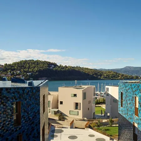 Design Apartment Archea Terrazza Sul Lago Maggiore شقة *